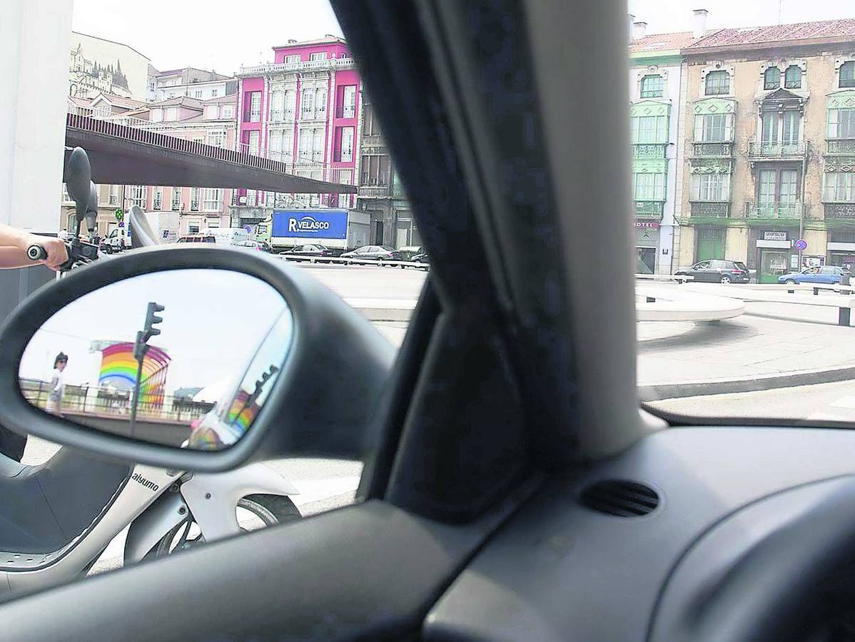 El cruce de la calle de El Muelle con la plaza de Santiago López, escenario de los hechos 