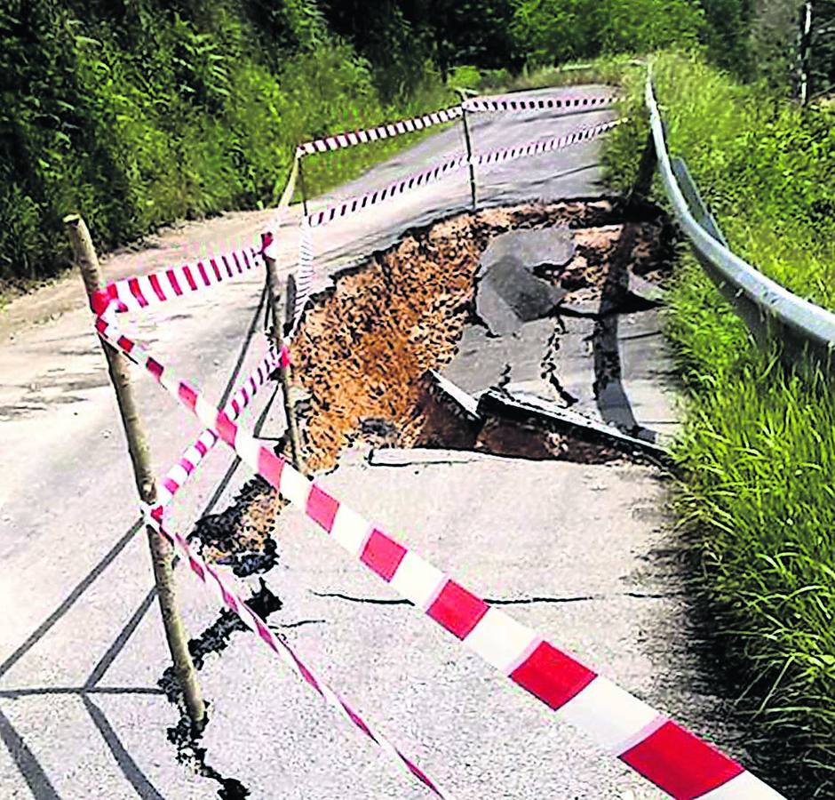 El nuevo hundimiento que se ha producido en la carretera PI-6. 