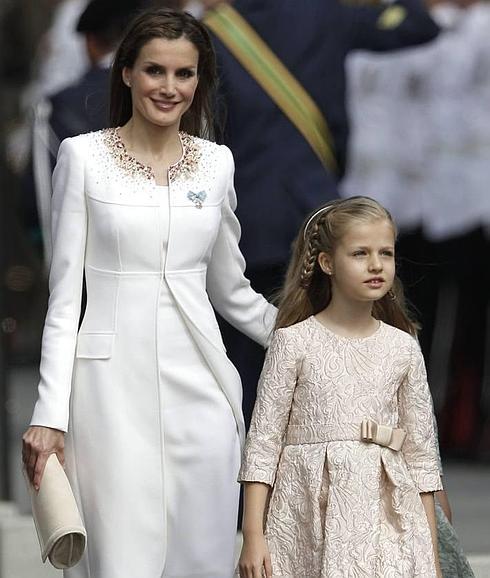 La princesa de Asturias, junto a la Reina.