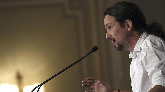 El portavoz de Podemos, Pablo Iglesias , durante su intervención hoy en un desayuno informativo en Madrid, organizado por el Forum Europa. 