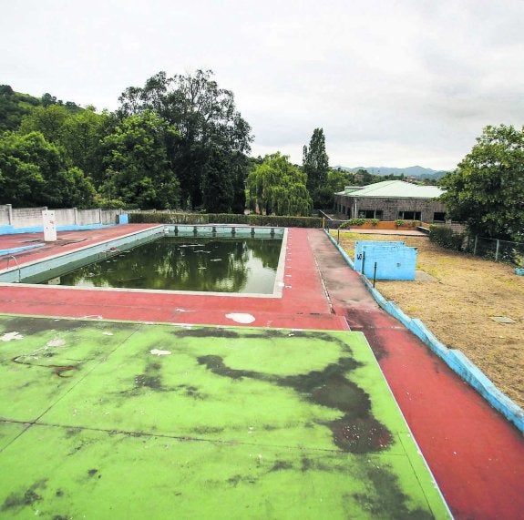 Piscinas de Riaño, actualmente en proceso de reparación. 