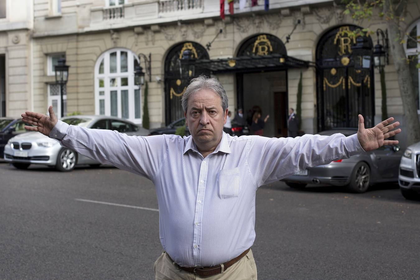 AlbertoCasillas, ante el hotel Ritz de Madrid, donde irrumpió el lunes en una charla de PabloIglesias.