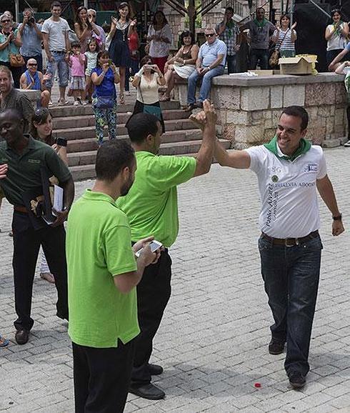 Pablo Álvarez, de la sidrería Alberto de Oviedo, celebra el triunfo