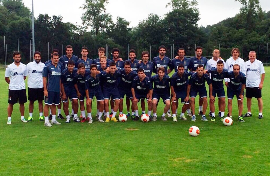 El Primer equipo del Real Oviedo, en el primer entrenamiento de la temporada. 