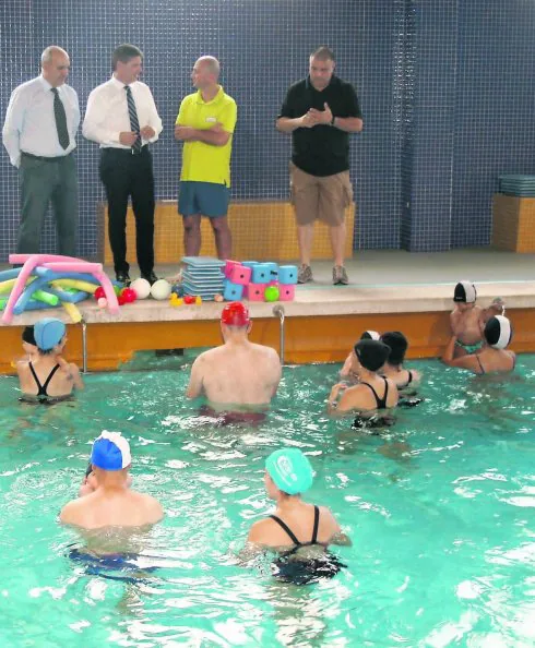 Las autoridades visitaron ayer una de las sesiones acuáticas. 