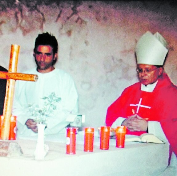 El obispo auxiliar ofició ayer la misa en el Monsacro. 