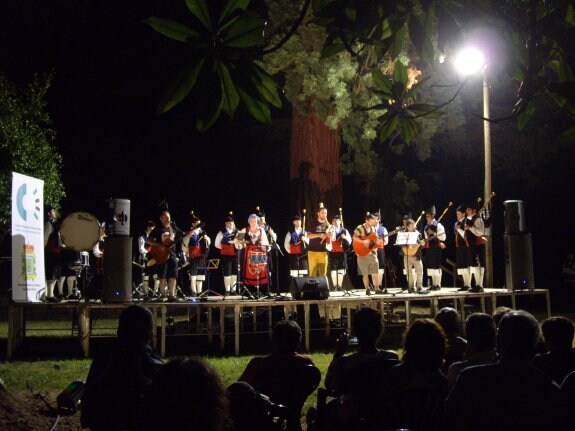 La Banda de Gaites Conceyu de Siero en la pasada edición del ciclo de L´Acebera. 