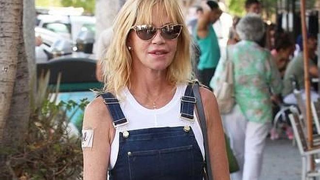 Melanie Griffith cubre su tatuaje con amor propio