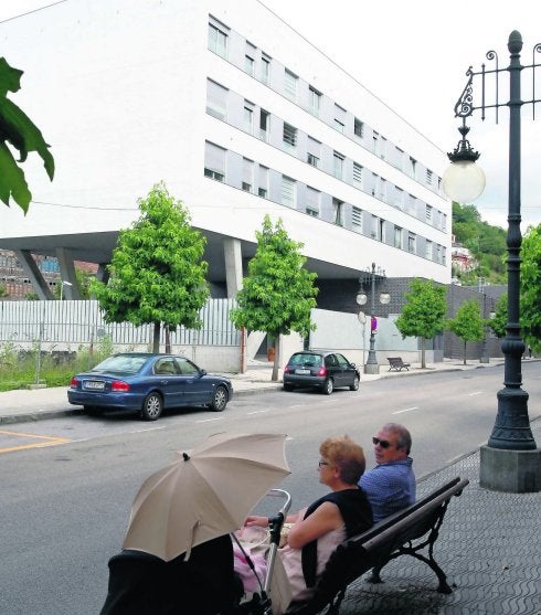 Edificio que alberga el nuevo cuartel de Langreo, que entró en servicio el pasado mes de marzo. 