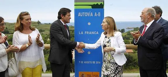 El presidente del Principado, Javier Fernández; la ministra de Fomento, Ana Pastor y el delegado del Gobierno, Gabino de Lorenzo, en el acto inaugural.