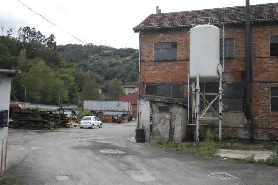 Los talleres de Santa Ana, pertenecientes a Hunosa, en El Entrego 