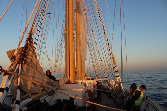 El 'Creoula', en plena travesía con destino a Formentera, adonde llegó con un día de adelanto gracias a los vientos favorables. 