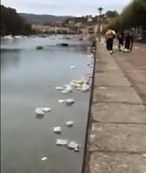 Así se limpia en Vizcaya... la basura, a la ría