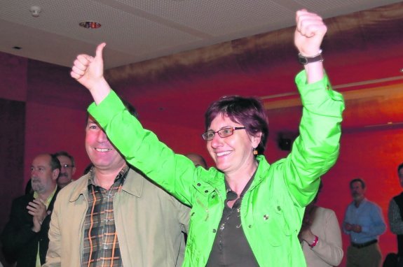 Varela celebra junto a Álvaro Álvarez su victoria en las elecciones de 2007. 