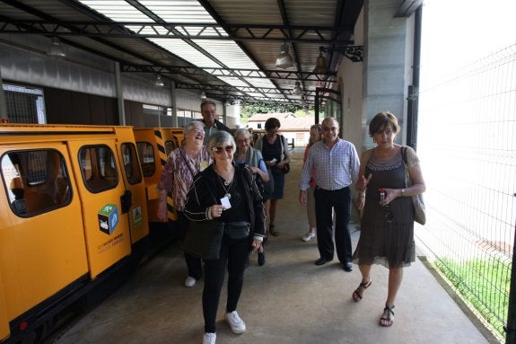 Alicia Vázquez, en primer término, ayer, en el Ecomuseo. 
