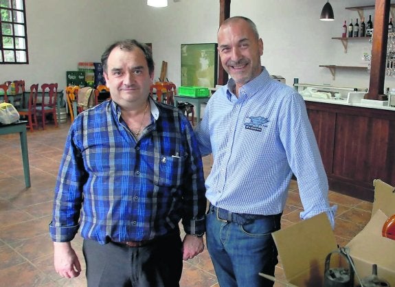 Los dos empresarios concesionarios del local. 