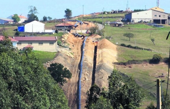 Estado actual de los trabajos de soterramiento del gasoducto, en Otero (Llanera).  