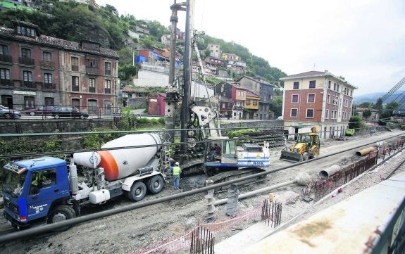 Obras del soterramiento de las vías ferroviarias en Langreo. 