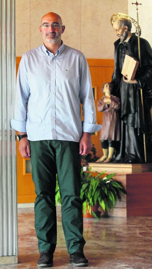 'Caco' es el director del colegio Loyola. 