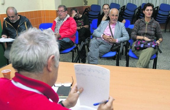 Miembros de la Junta Directiva de la FAV ayer, durante su reunión. 