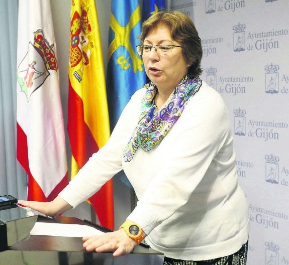 La concejala Cristina Tuya, ayer, en rueda de prensa. 