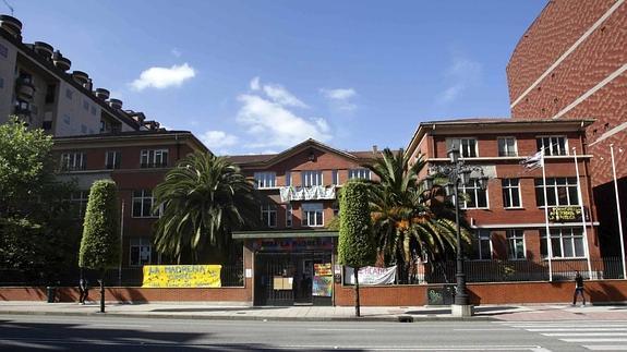 Sede de la Consejería, en la época en la que estaba ocupada por el colectivo 'La Madreña'. 