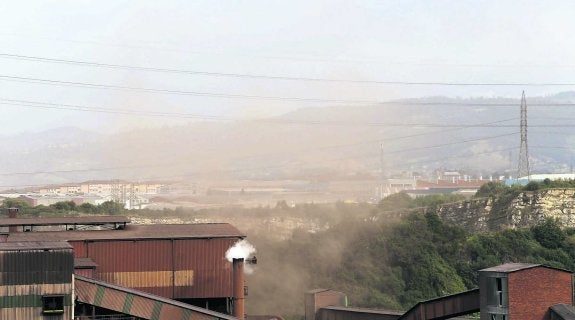 Contaminación en la zona de Veriña, en las inmediaciones de la factoría de Arcelor. 