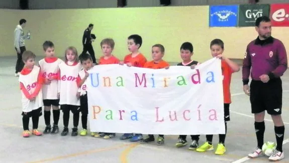 El fútbol-sala de Boal recauda 490 euros para 'Una mirada para Lucía'
