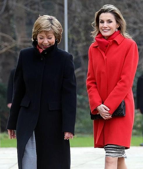 Doña Letizia, junto a Daniela Schadt, esposa del presidente alemán. 