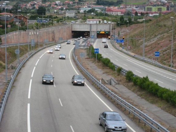 Entrada Oeste del falso túnel bajo la ría de Villaviciosa. 