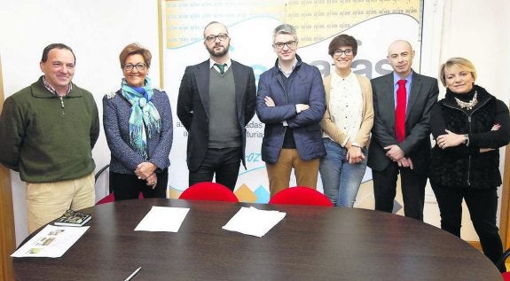 Por la izquierda, Juan Riesgo, Rosa Suárez, Héctor Jareño, Ignacio Jonte, María del Mar Villamarín, Jesús F. García y Teresa Laso. 