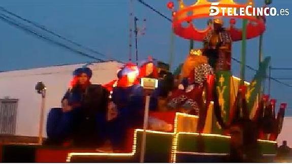 El Rey Mago aún en la carroza. 