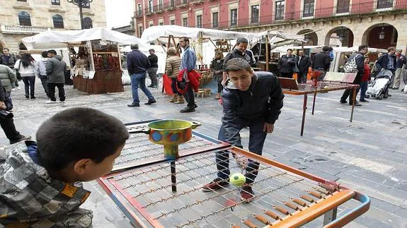 La Plaza Mayor acoge una nueva edición del mercado artesano