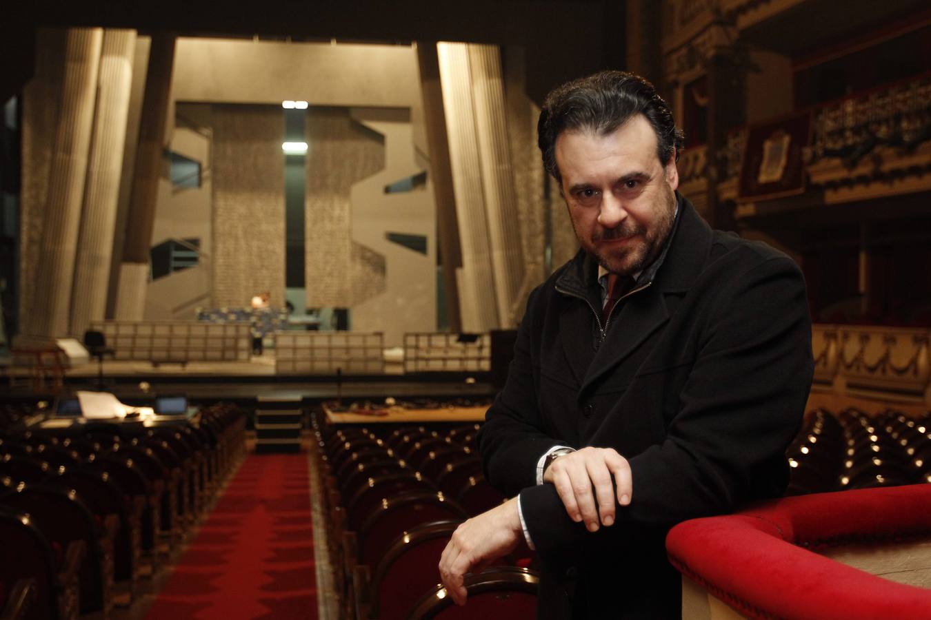 Carlos Álvarez, en el patio de butacas del Campoamor, al que vuelve después de casi siete años. 