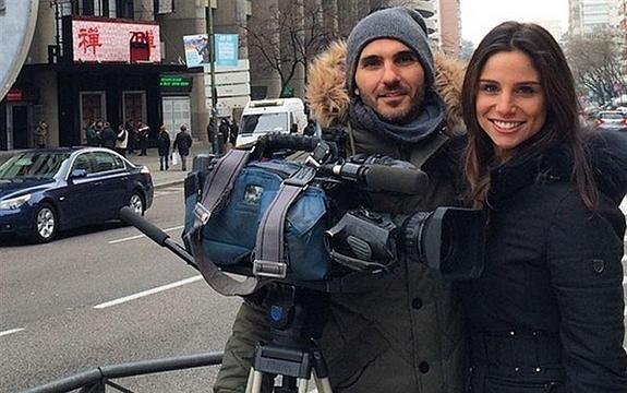 Lucía Villalón, en una salida con un compañero cámara.