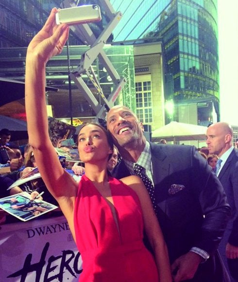 Irina Shayk y Dwayne Johnson mostraron su buen 'feeling' en la promoción de la película 'Hércules'.