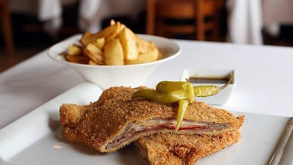 Los cocineros explican sus recetas.