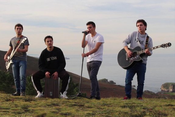 Daniel, Manuel, Alberto y Alejo, durante la grabación de su tema 'El último por qué' en Torimbia. 