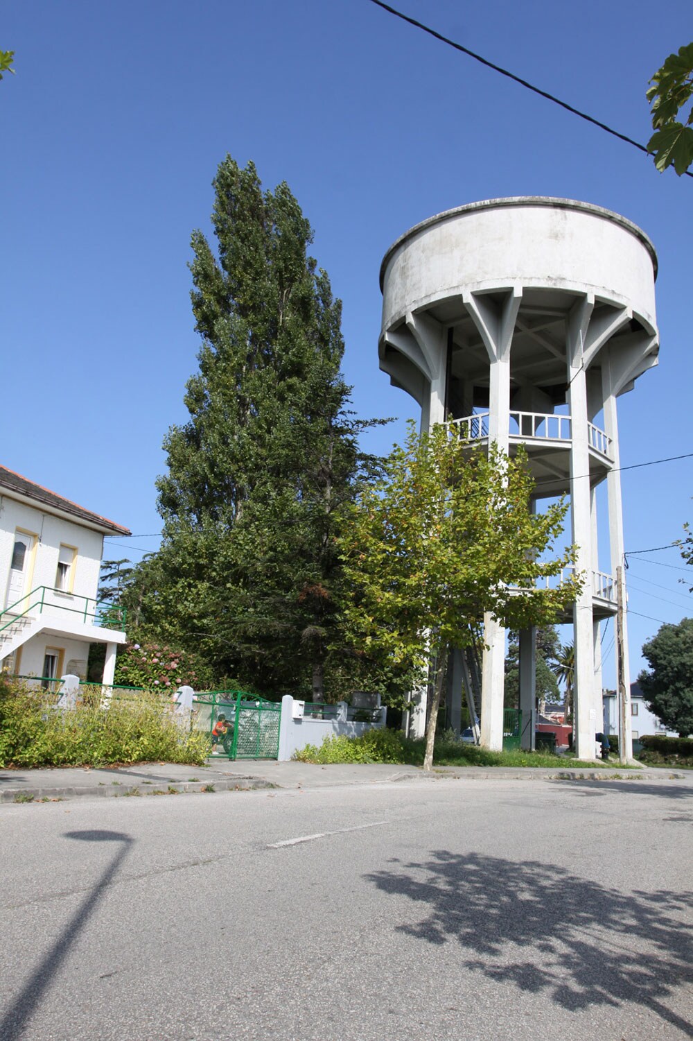 El depósito de agua de Villar abastece a la villa de Luarca. 