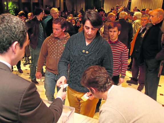 Un momento de la decisiva asamblea del pasado viernes, en las instalaciones del Chas. 