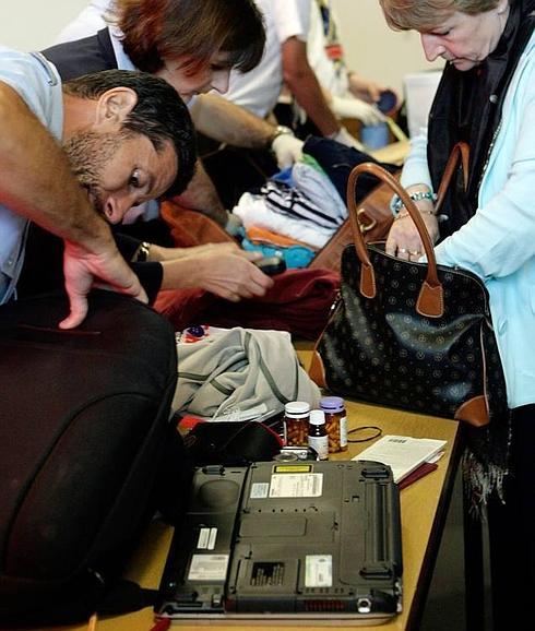 Control de equipajes en un aeropuerto.