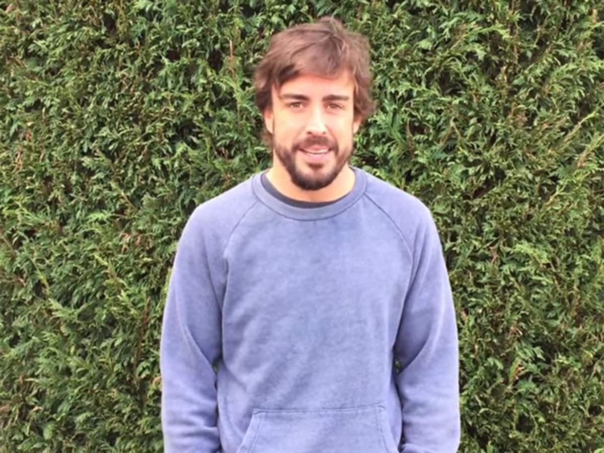 Imagen del vídeo que Fernando Alonso difundió para tranquilizar a sus seguidores.