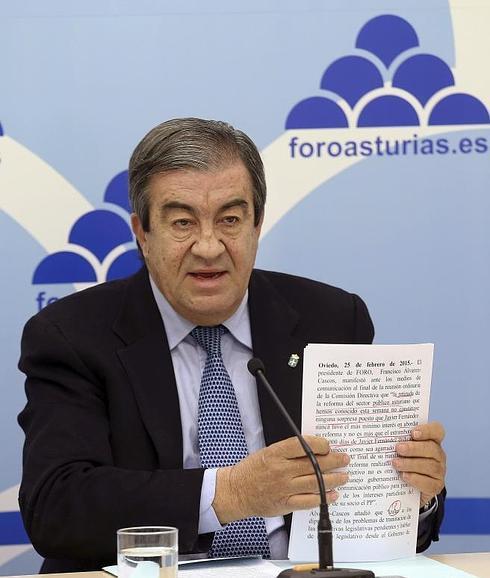 Álvarez-Cascos acusa al Estado de ir «en contra de los intereses del ferrocarril» en Asturias