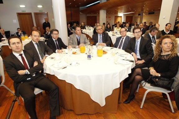 Julio Valle, Eduardo Lasa, Alfredo Fernández Santos, Félix Baragaño, Ovidio de la Roza, Faustino Acebo, Goyo Ezama y Teresa Mallada. 