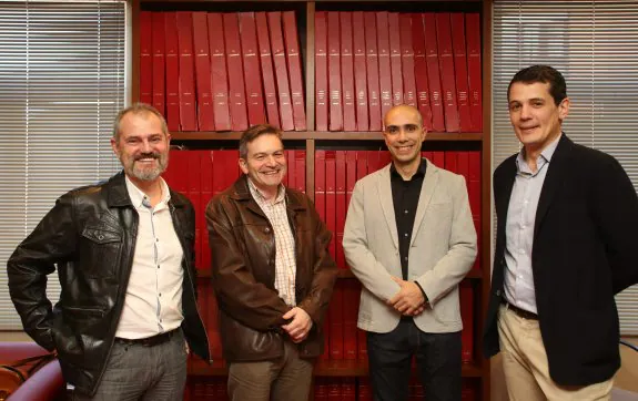 Antón Castaño, Pedro García, Rodrigo Gil y Óscar Veirás, en la hemeroteca de EL COMERCIO.