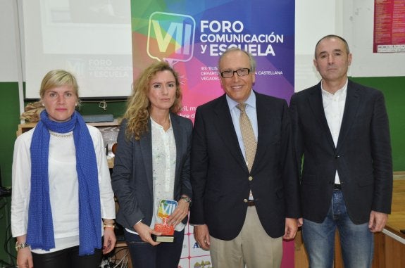Consuelo García, Leticia Álvarez, Luis Fernández-Vega y Luis Felipe Fernández, en Vegadeo. 