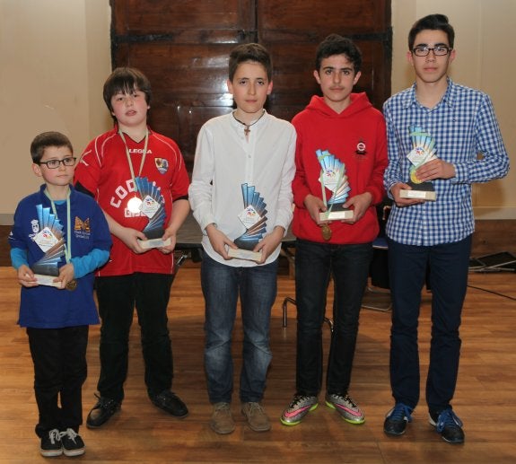 Diego Vergara, sub 8; Eduardo Castro, sub 10; Jonás Prado, sub 12; Jordi Fernández, sub 14; y Andrés Presa, sub 16; campeones de Asturias escolares. 