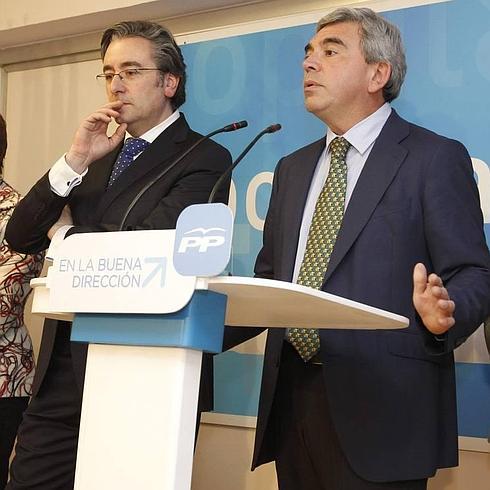 El cabeza de lista, Mariano Marín, junto al número tres (izquierda), Pablo González. 