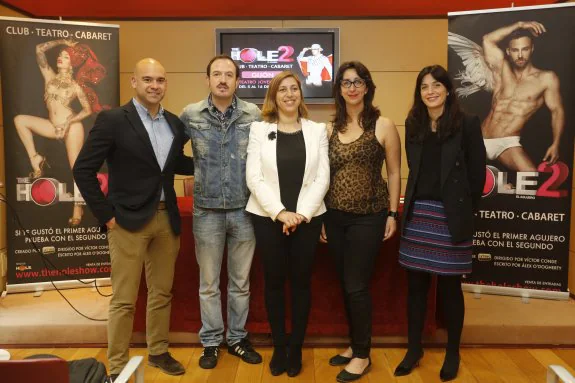 Jesús Martínez, Alex O'Dogherty, Teresa Sánchez, Itxaso Barrios y Ana Braña, ayer en Gijón. 