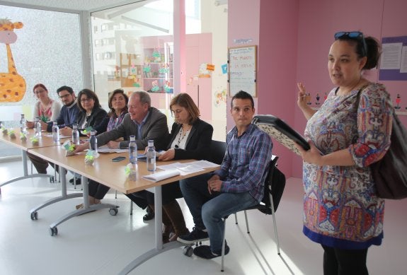 Debate con los vecinos de Nuevo Roces